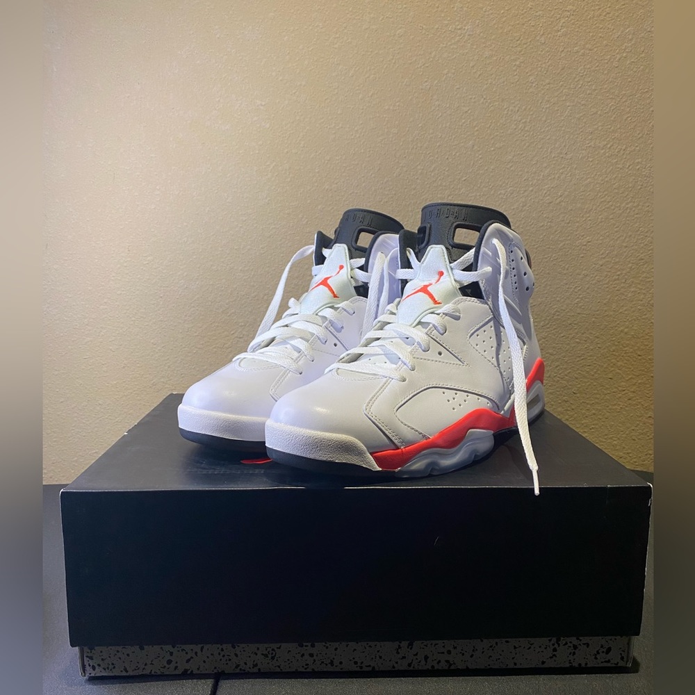 Air Jordan 6 Retro - Picture 3 of 15